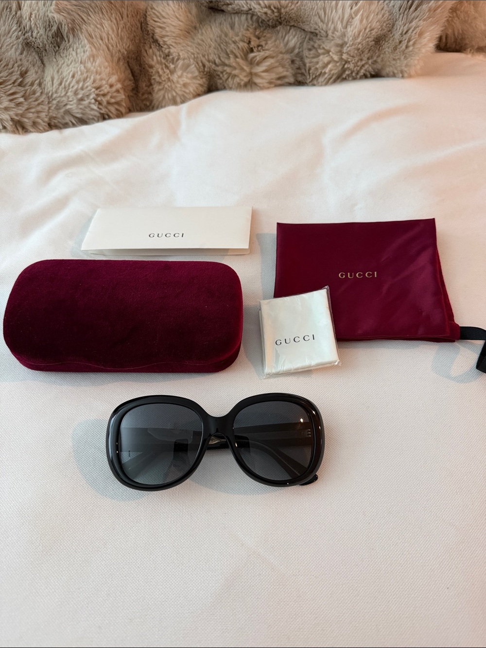 Gucci Elegant Black Sunglasses